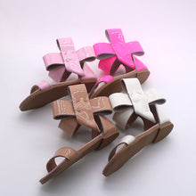 Load image into Gallery viewer, Natalie Patent Leather Bow Sandal